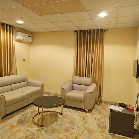 Bmh Hotel & Suites Ибадан Екстериор снимка